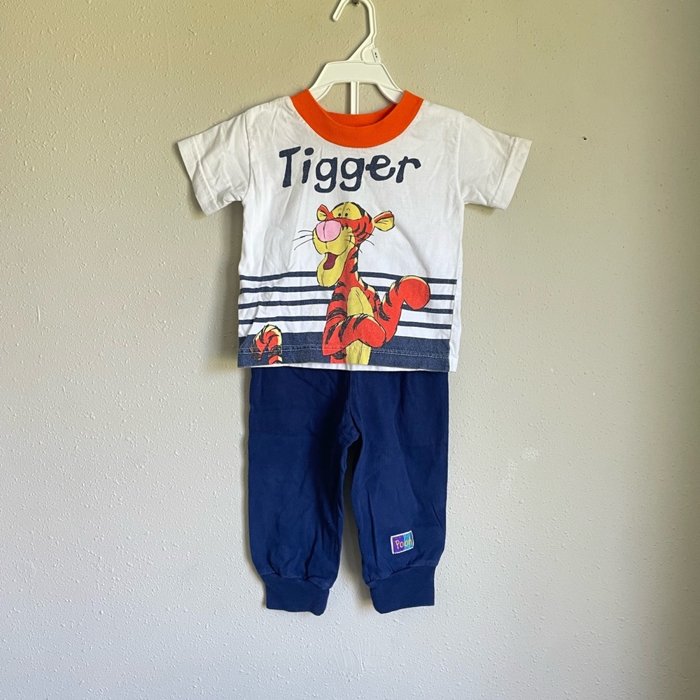 Vintage Pooh tigger two piece set